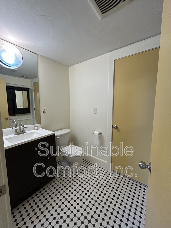 Building Photo - 28 Adams St