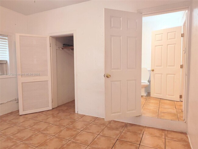 Building Photo - 11342 Peachtree Dr