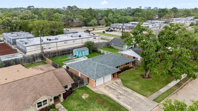 Building Photo - 2407 Willowby Dr