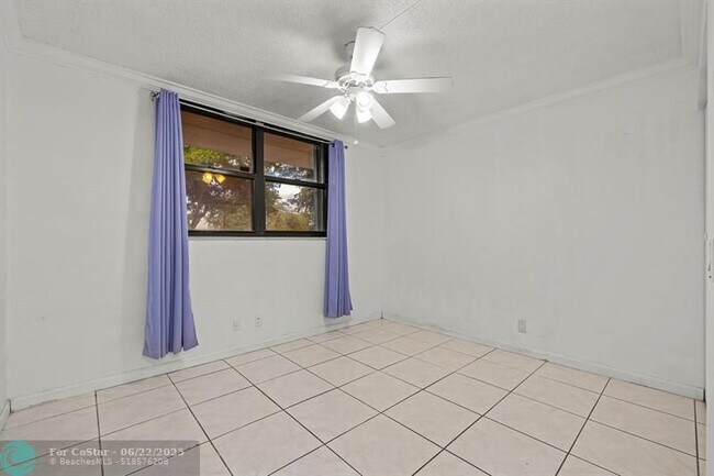 Building Photo - 110 Lake Emerald Dr
