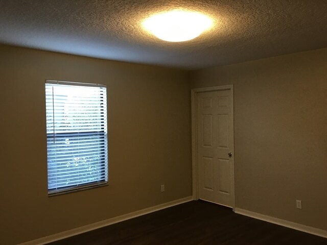 Building Photo - 1545 Amaryllis Cir