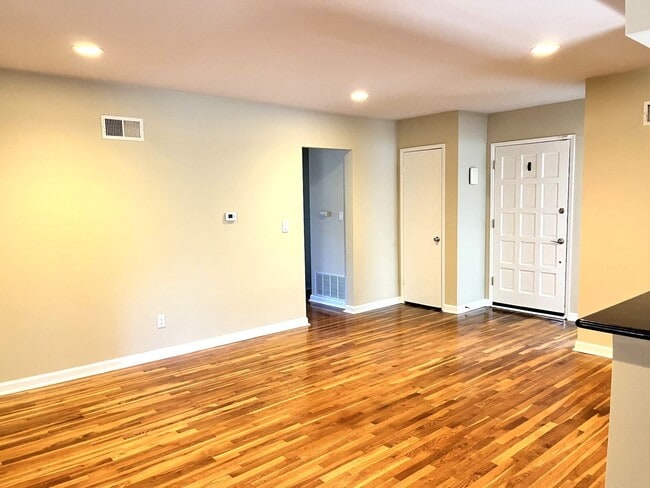 Building Photo - 5657 Barclay Ave