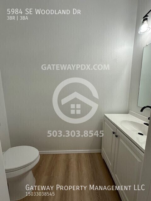 Building Photo - 5984 SE Woodland Dr