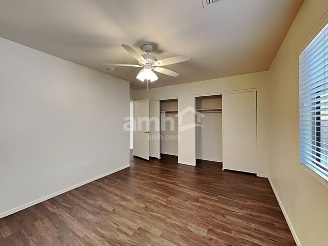 Building Photo - 6939 S Creek Run Ave