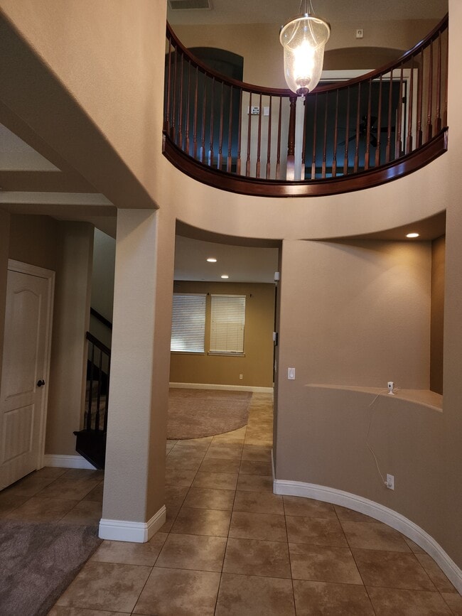 Building Photo - 1385 Oak Valley Dr