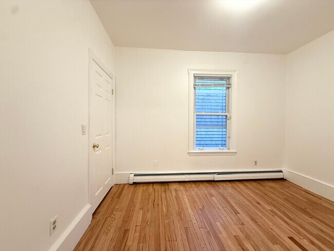 Building Photo - 26 Callender St