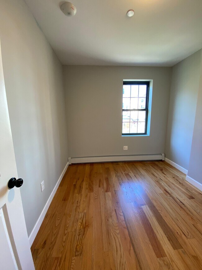 Building Photo - 52D  Yonkers-APT 3