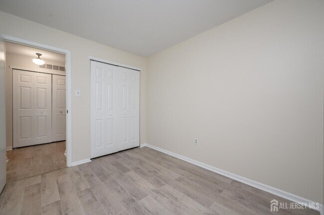 Building Photo - 17 Chelmsford Ct