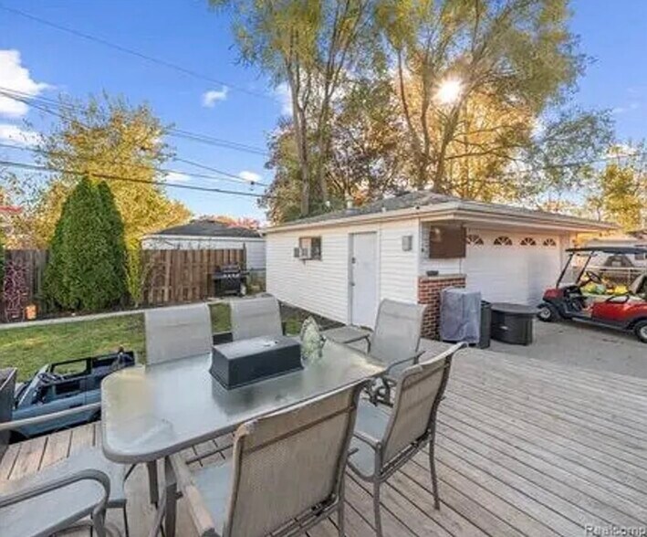 Building Photo - 6838 Moccasin St