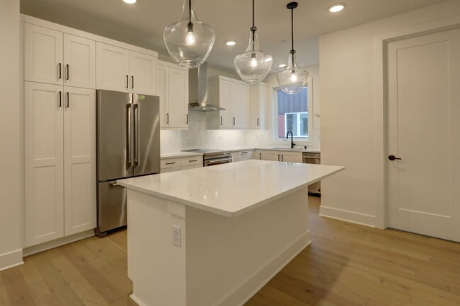 Building Photo - Live Where Style Meets Convenience – 2BR Townhome + Garage