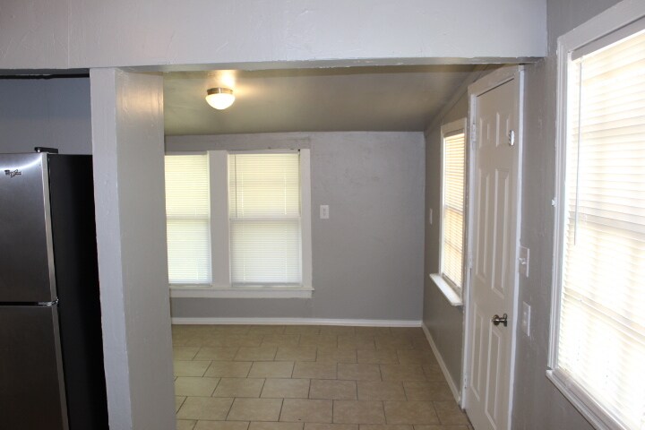 Building Photo - 902 NW 99th St