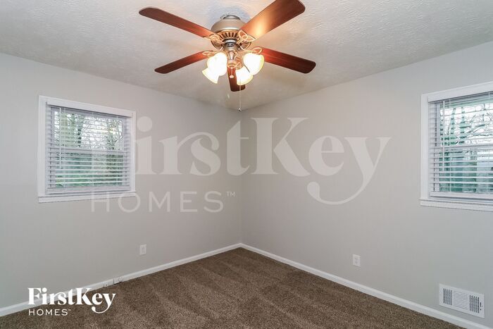 Building Photo - 5721 Crestview Dr