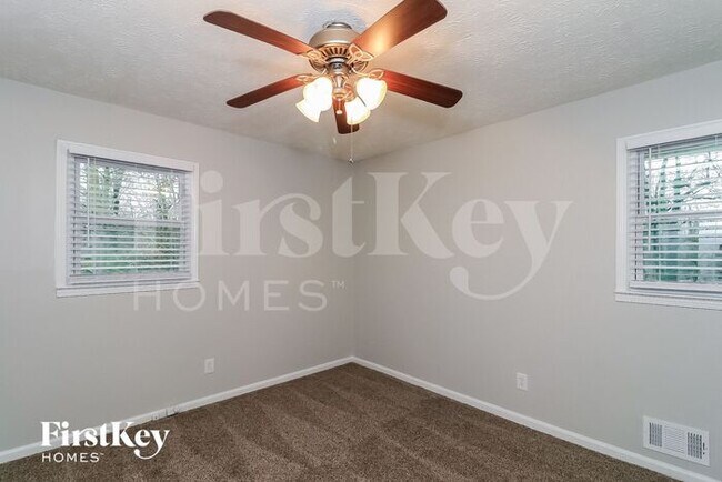 Building Photo - 5721 Crestview Dr