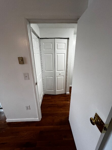 Building Photo - 142 Burgundy Hill Ln