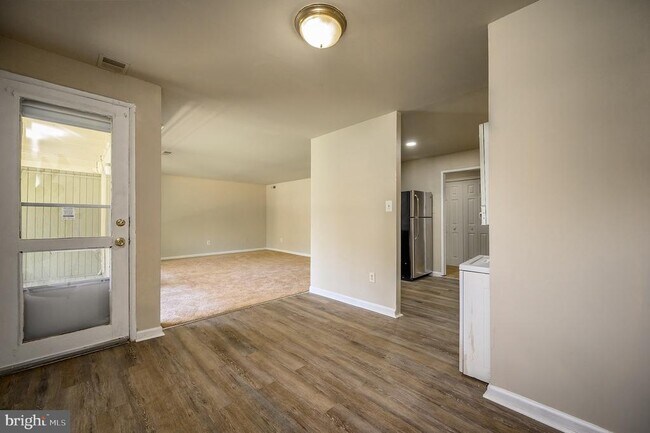 Building Photo - 7147 Donnell Pl