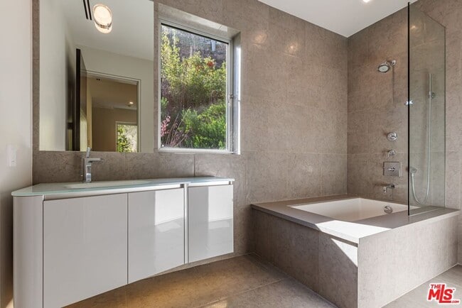 Building Photo - 1895 Rising Glen Rd