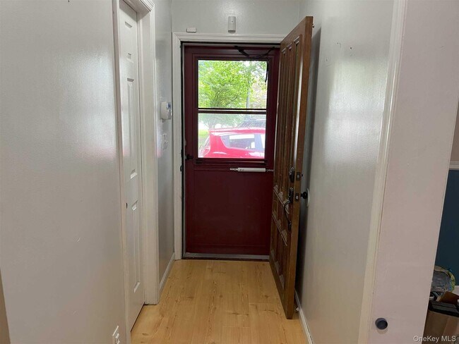 Building Photo - 8 James St