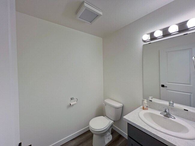 Building Photo - 16241-16243 Curry Ct SE