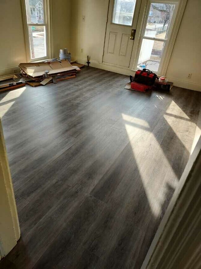 Building Photo - 524 Hallett St