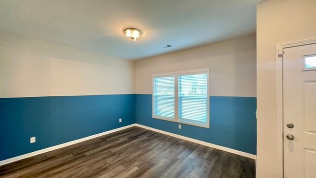Building Photo - Stunning 4BR Home with Fenced Yard, Loft & Luxury Finishes in highly desirable Woodcreek Farms ne...