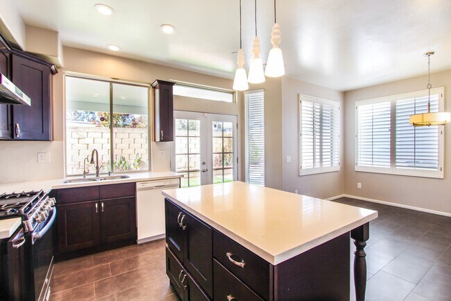 Building Photo - 655 Roscoe St