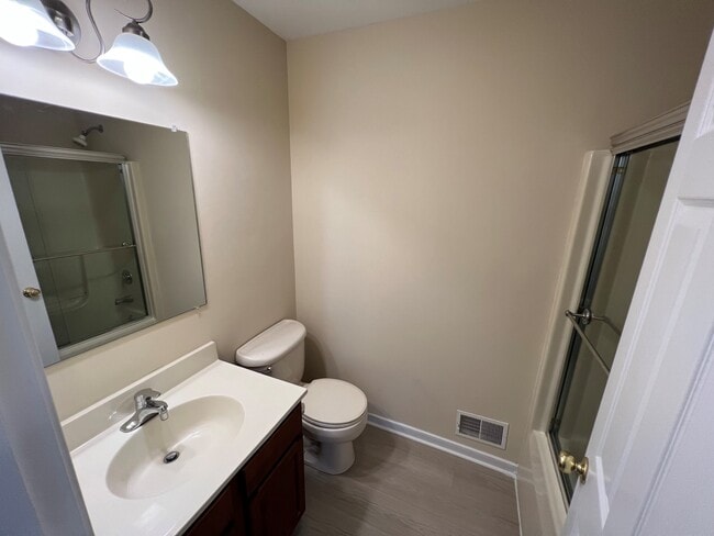 Main bath - 11810 White Pine Dr