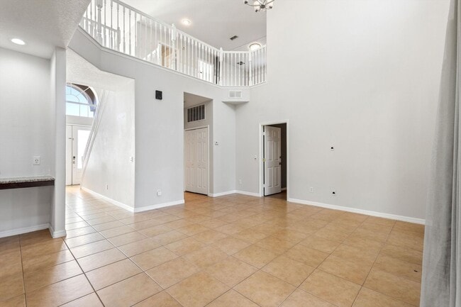 Building Photo - Spacious and beautifully maintained 5-bedroom, 3.5-bathroom two-story home