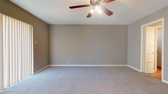 Building Photo - 12618 Misty Valley Dr