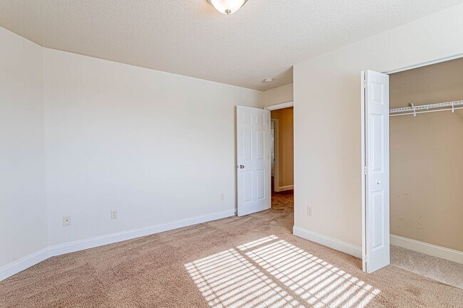 Building Photo - Home with Gorgeous Mountain Views!