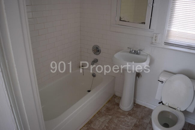 Building Photo - 167 N Willett St