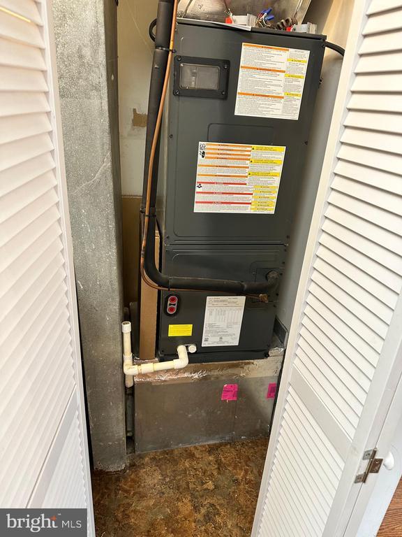 Building Photo - 7943 Timarand Ct