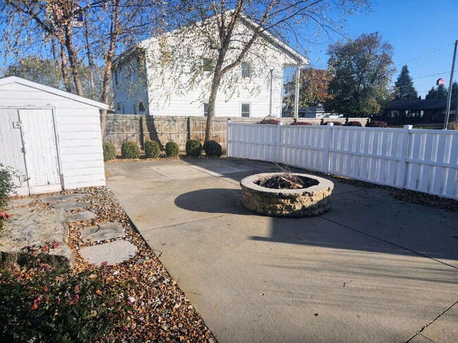 Building Photo - 1276 NE 52nd Ave