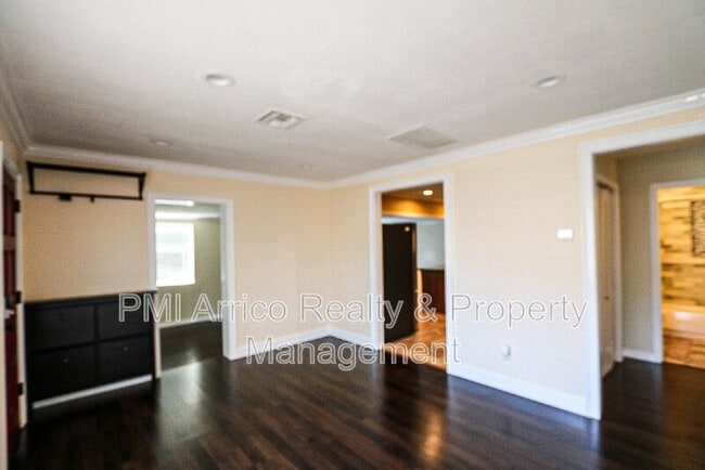 Building Photo - 4419 W Euclid Ave