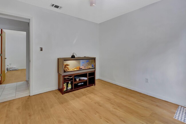 Building Photo - 3613 Burton Cir