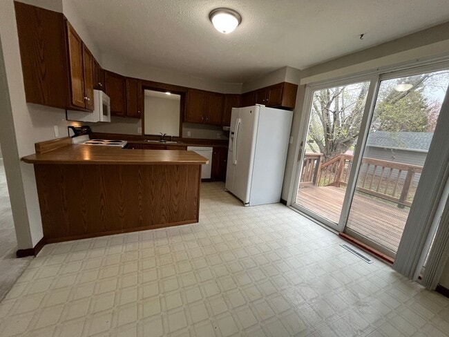 Building Photo - 4 Bed/2 Bath Rental Home with Fenced in Yard!