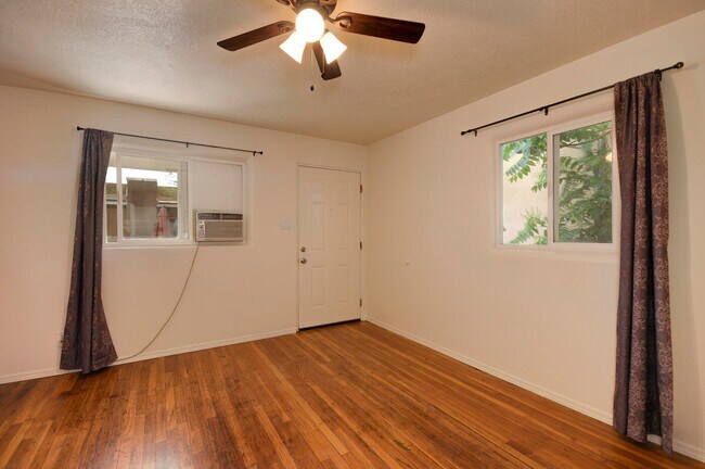 Building Photo - 306 Stanford Dr SE
