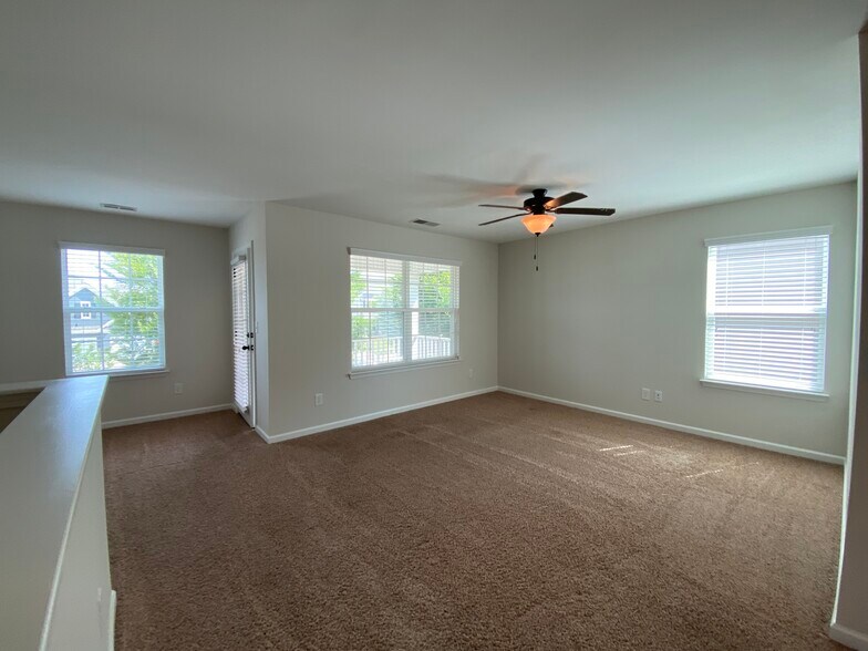 Upper loft - 2076 Waverly Ct