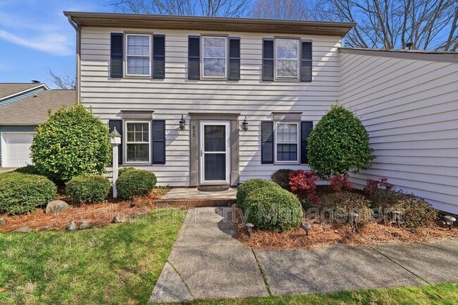 Building Photo - 805 Farm Tree Ln