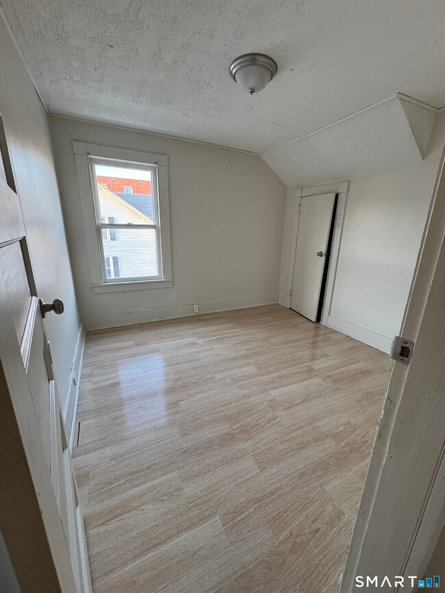 Building Photo - 77 Tulip St