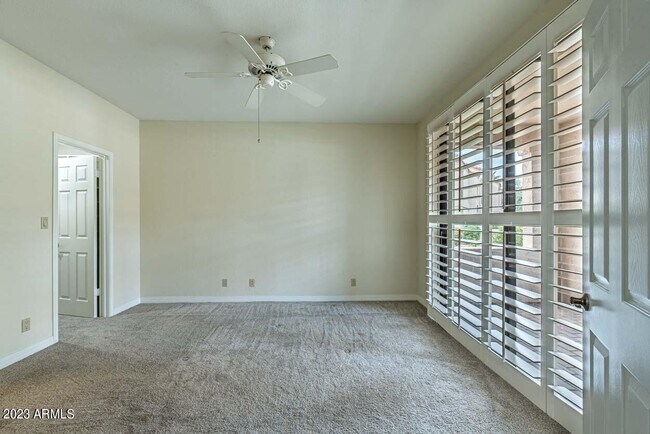 Building Photo - 9708 E Vía Linda