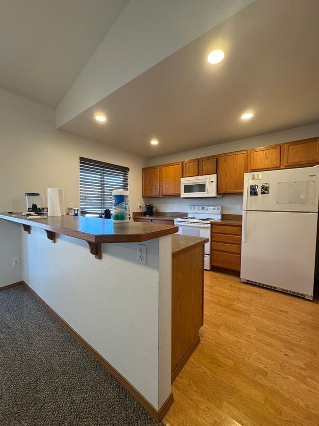 Building Photo - 3-Bedroom Home for Lease with Fenced Backyard
