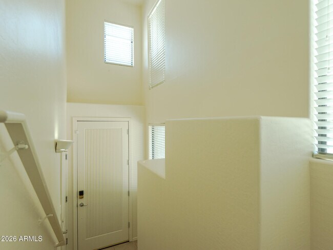 Building Photo - 705 W Queen Creek Rd