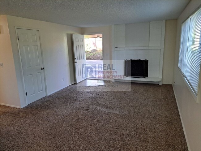 Building Photo - Check Out This Wonderful 2 bedroom, 2 bath...