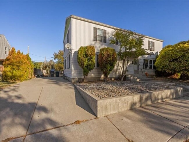 Building Photo - 710 Van Giesen