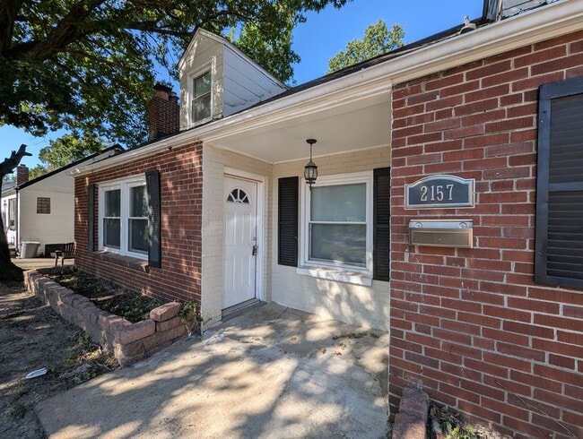 Primary Photo - Pretty on Penfield - 3 Bedroom, 1 Bath Cha...