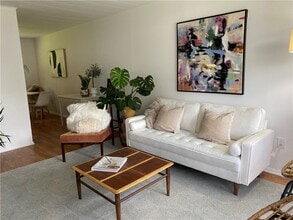 Building Photo - 215 Lee Ave