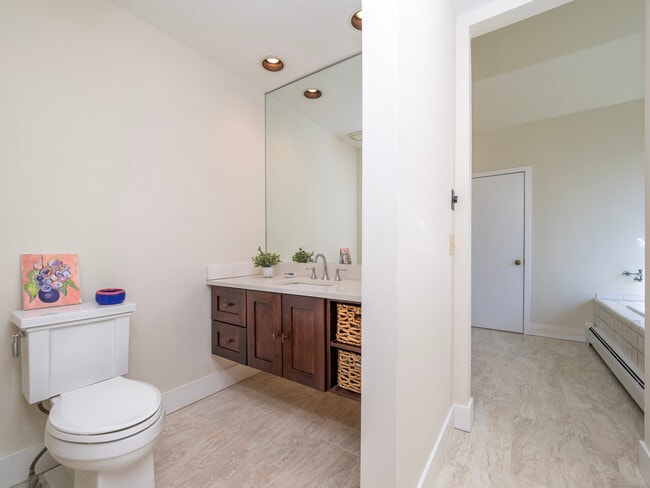 Building Photo - 21 Pent Rd