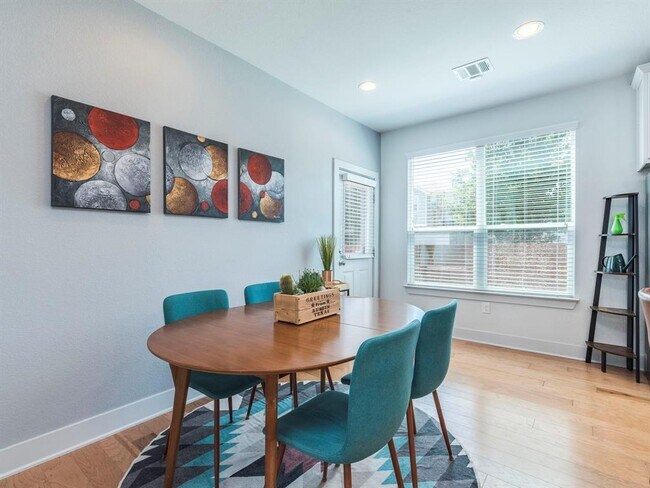 Building Photo - 2315 Capulet St