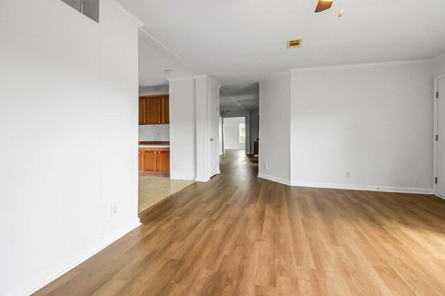 Building Photo - Mobile Home For Rent