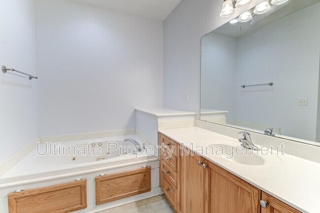 Building Photo - 706 Indica Ct